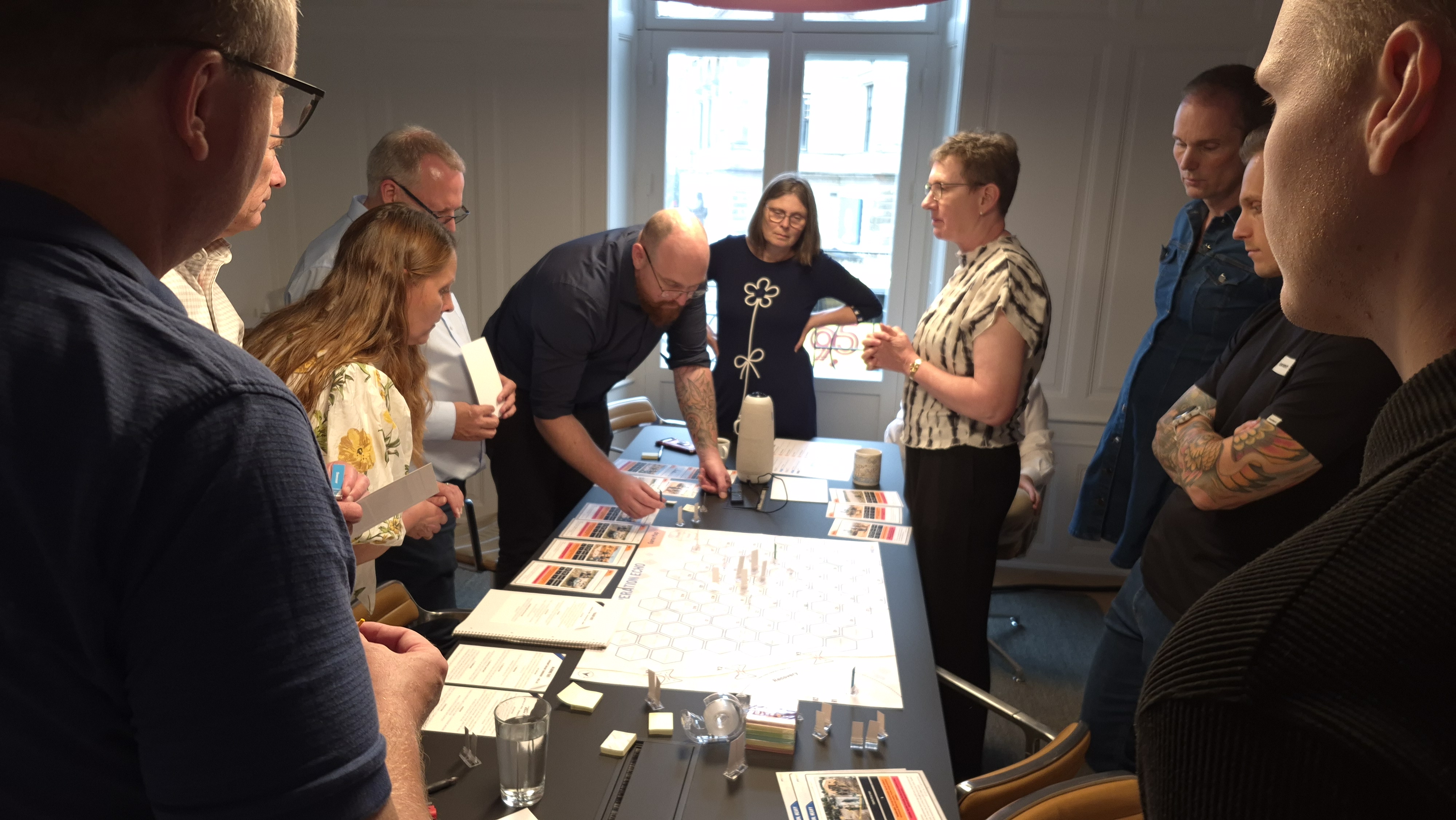 Gruppe af deltagere samlet omkring Operation ECHO